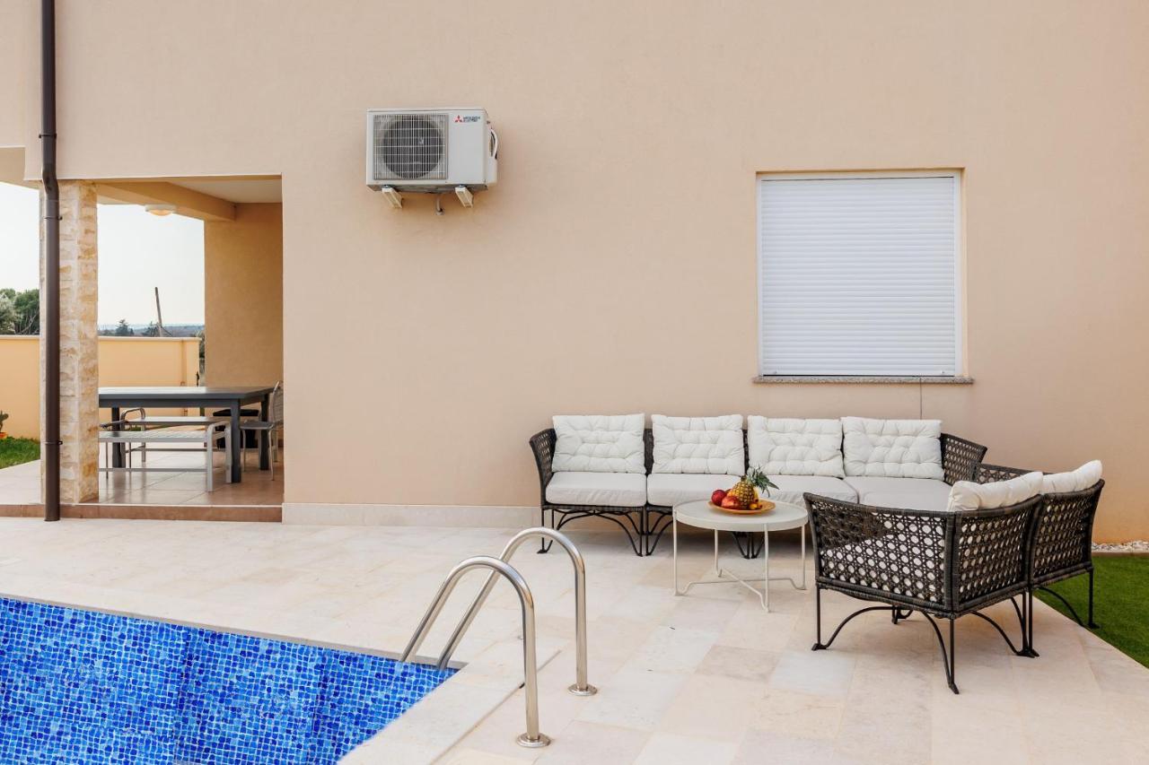 Villa Queen Jelena Galizana ภายนอก รูปภาพ