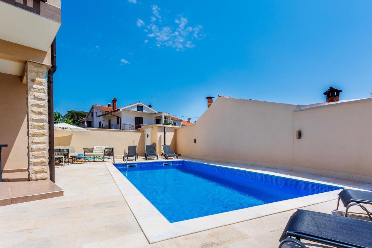 Villa Queen Jelena Galizana ภายนอก รูปภาพ